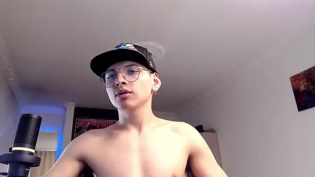 a lejandro 0 8 online show from 12/08/24, 10:14