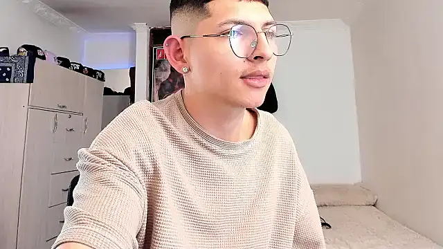 a lejandro 0 8 online show from 01/21/25, 07:17