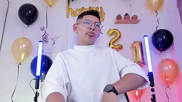 a lejandro 0 8 online show from 02/19/25, 02:01