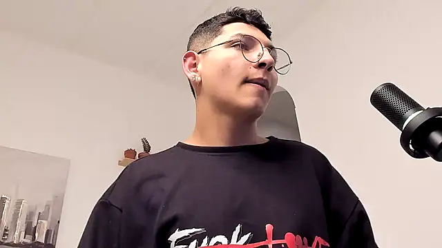 a lejandro 0 8 online show from 03/07/25, 10:10