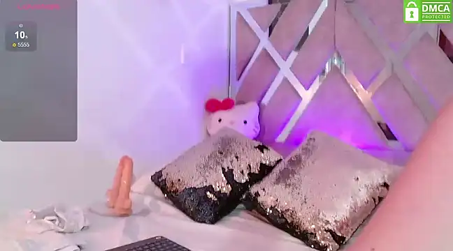 Snapshot of LauryMoons chatting on 02/20/25, 10:48 LauryMoons online show from 02/20/25, 10:48