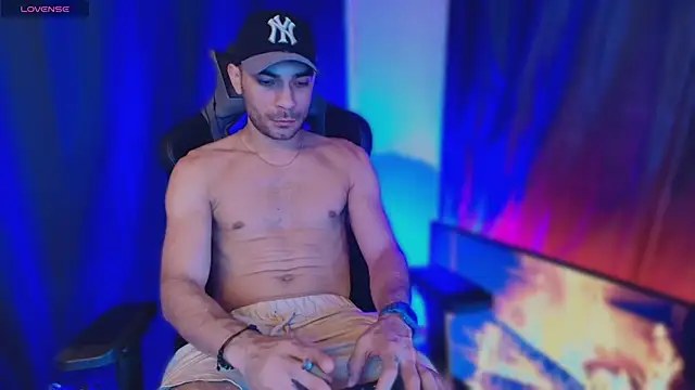 sexyboycolombi4 online show from 11/30/25, 12:25