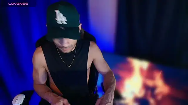 sexyboycolombi4 online show from 04/22/26, 06:27