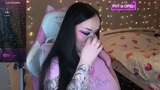 Snapshot of og_maddison chatting on 12/15/24, 09:20 og maddison online show from 12/15/24, 09:20