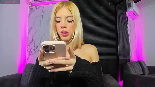 Courtney gonet online show from 12/17/25, 12:55