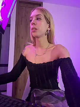 Courtney gonet online show from 06/01/26, 03:52