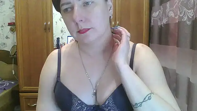 SophieNightAh online show from 02/13/25, 06:38