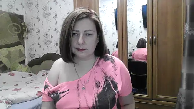 SophieNightAh online show from 11/28/25, 07:49