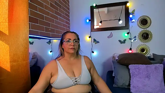 Snapshot of maja_hills chatting on 02/22/25, 08:42 maja hills online show from 02/22/25, 08:42