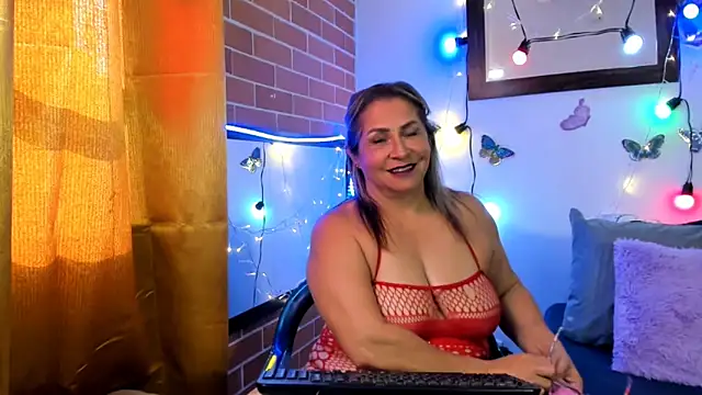 Snapshot of maja_hills chatting on 02/27/25, 09:04 maja hills online show from 02/27/25, 09:04