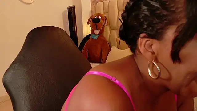 lia mariana online show from 10/04/25, 09:13