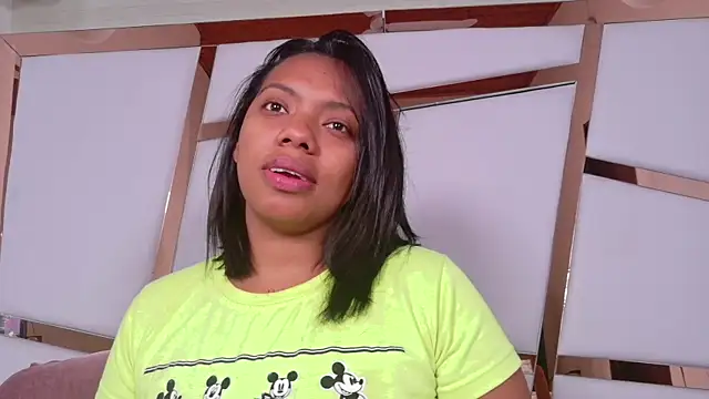 lia mariana online show from 11/22/25, 01:21