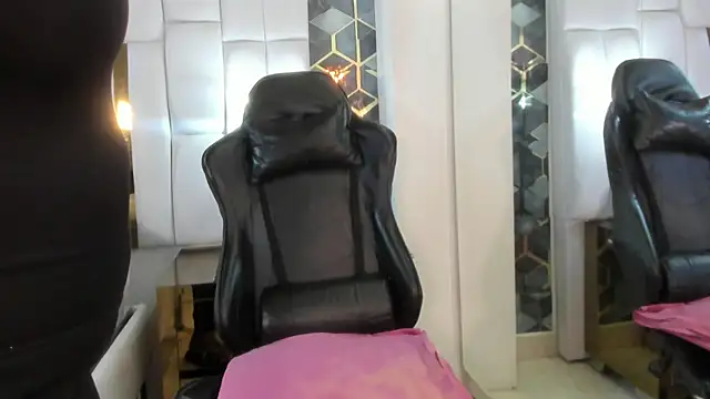 lia mariana online show from 03/29/26, 10:10