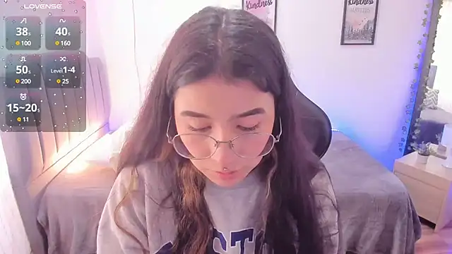 Snapshot of Amy_joones chatting on 01/08/25, 04:00 Amy joones online show from 01/08/25, 04:00