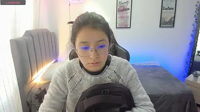 Snapshot of Amy_joones chatting on 01/18/25, 01:29 Amy joones online show from 01/18/25, 01:29