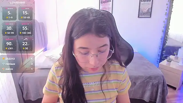 Snapshot of Amy_joones chatting on 01/21/25, 04:05 Amy joones online show from 01/21/25, 04:05