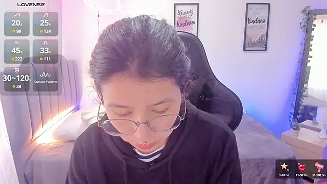 Snapshot of Amy_joones chatting on 01/23/25, 01:24 Amy joones online show from 01/23/25, 01:24