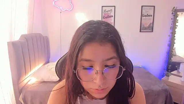Snapshot of Amy_joones chatting on 01/29/25, 04:30 Amy joones online show from 01/29/25, 04:30