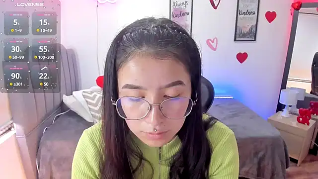 Snapshot of Amy_joones chatting on 02/19/25, 04:44 Amy joones online show from 02/19/25, 04:44