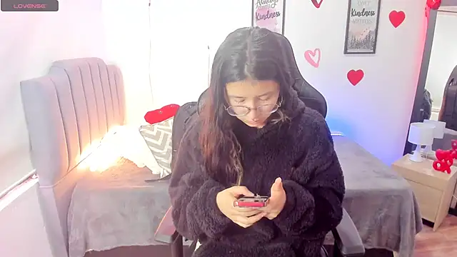 Snapshot of Amy_joones chatting on 02/20/25, 01:30 Amy joones online show from 02/20/25, 01:30