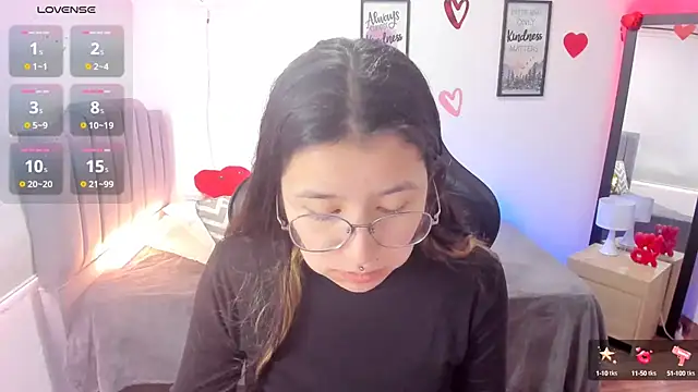 Snapshot of Amy_joones chatting on 02/22/25, 01:57 Amy joones online show from 02/22/25, 01:57