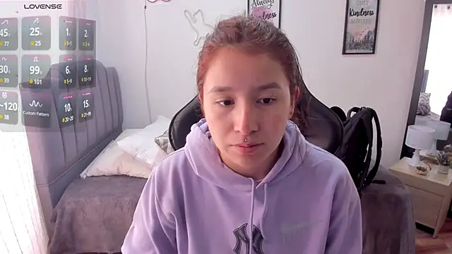 Snapshot of Amy_joones chatting on 03/04/25, 01:28 Amy joones online show from 03/04/25, 01:28
