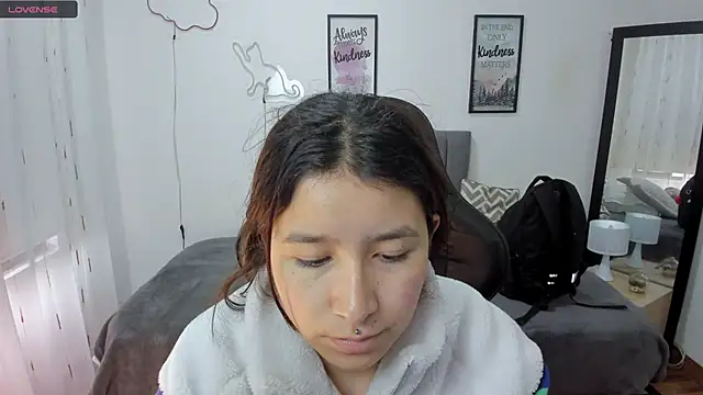 Snapshot of Amy_joones chatting on 09/22/25, 12:18 Amy joones online show from 09/22/25, 12:18