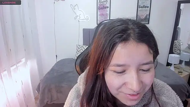 Snapshot of Amy_joones chatting on 10/13/25, 01:11 Amy joones online show from 10/13/25, 01:11