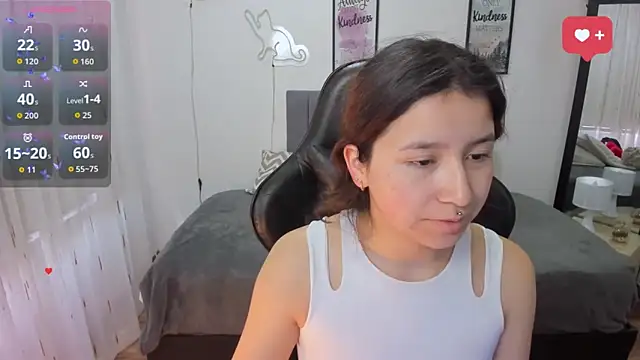 Snapshot of Amy_joones chatting on 10/15/25, 12:38 Amy joones online show from 10/15/25, 12:38