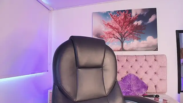 Julianaa Castro  online show from 05/21/26, 12:23