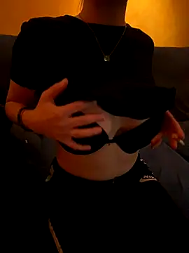 Snapshot of ToAnWTW chatting on 11/18/25, 09:41 ToAnWTW online show from 11/18/25, 09:41