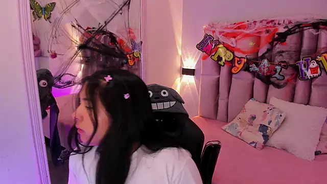 Snapshot of NikyBrookss chatting on 10/18/25, 09:43 NikyBrookss online show from 10/18/25, 09:43