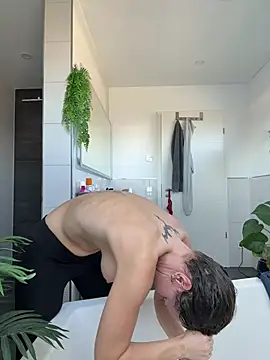 AnnikaRose online show from 03/04/25, 10:13