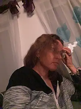 AnnikaRose online show from 11/28/25, 06:49