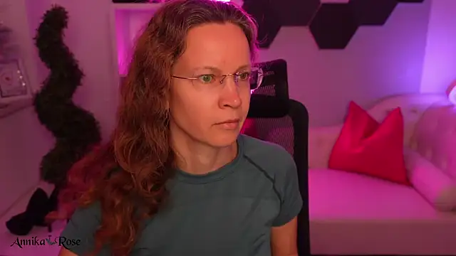 AnnikaRose online show from 02/09/26, 06:50