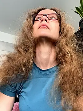 AnnikaRose online show from 04/16/26, 05:52