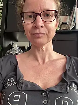 AnnikaRose online show from 04/20/26, 12:41