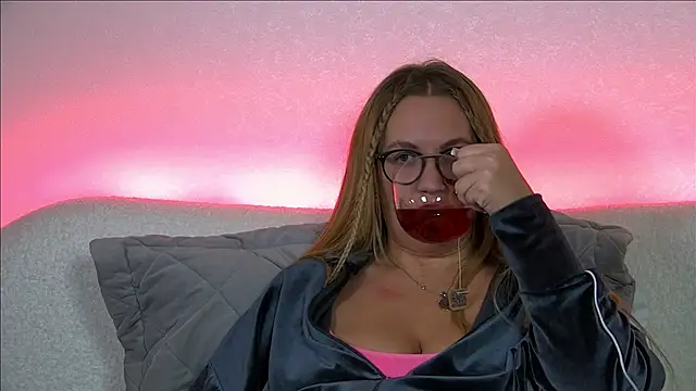 MariaNeumann online show from 01/22/25, 12:38