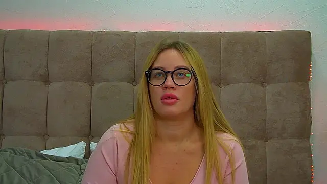 MariaNeumann online show from 02/04/25, 06:25