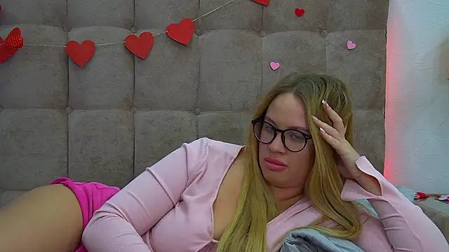 MariaNeumann online show from 02/15/25, 09:48