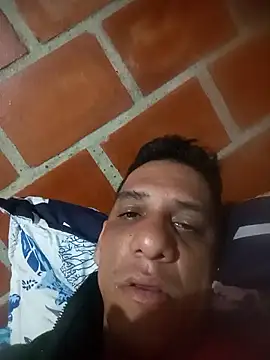 Snapshot of Elvergon3456 chatting on 12/14/25, 03:39 Elvergon3456 online show from 12/14/25, 03:39