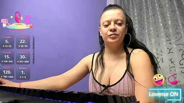 Snapshot of AdriannaLily chatting on 05/08/26, 04:34 AdriannaLily online show from 05/08/26, 04:34