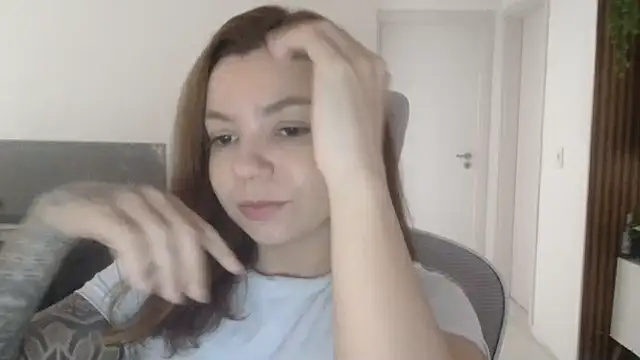 Snapshot of HotRuiva chatting on 09/25/25, 02:10 HotRuiva online show from 09/25/25, 02:10