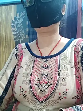 Aishwaryaa 69 online show from 03/18/26, 11:02