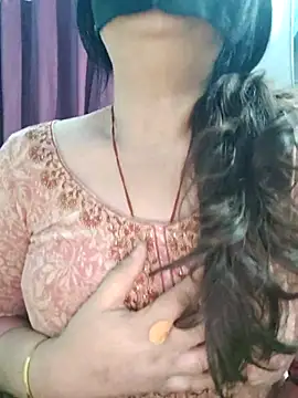 Snapshot of Aishwaryaa_69 chatting on 06/06/26, 01:43 Aishwaryaa 69 online show from 06/06/26, 01:43