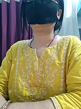 Snapshot of Aishwaryaa_69 chatting on 06/19/26, 02:27 Aishwaryaa 69 online show from 06/19/26, 02:27