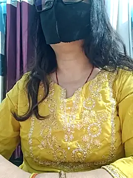 Snapshot of Aishwaryaa_69 chatting on 06/25/26, 03:17 Aishwaryaa 69 online show from 06/25/26, 03:17