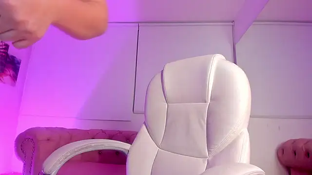 Giia paiige18 online show from 03/08/25, 10:22