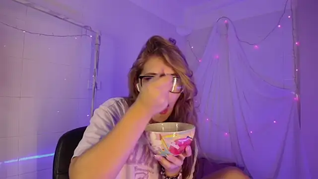 Giia paiige18 online show from 12/18/25, 02:06