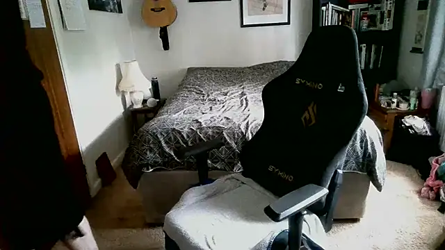 Snapshot of Hairy_Guy30 chatting on 10/17/25, 03:36 Hairy Guy30 online show from 10/17/25, 03:36